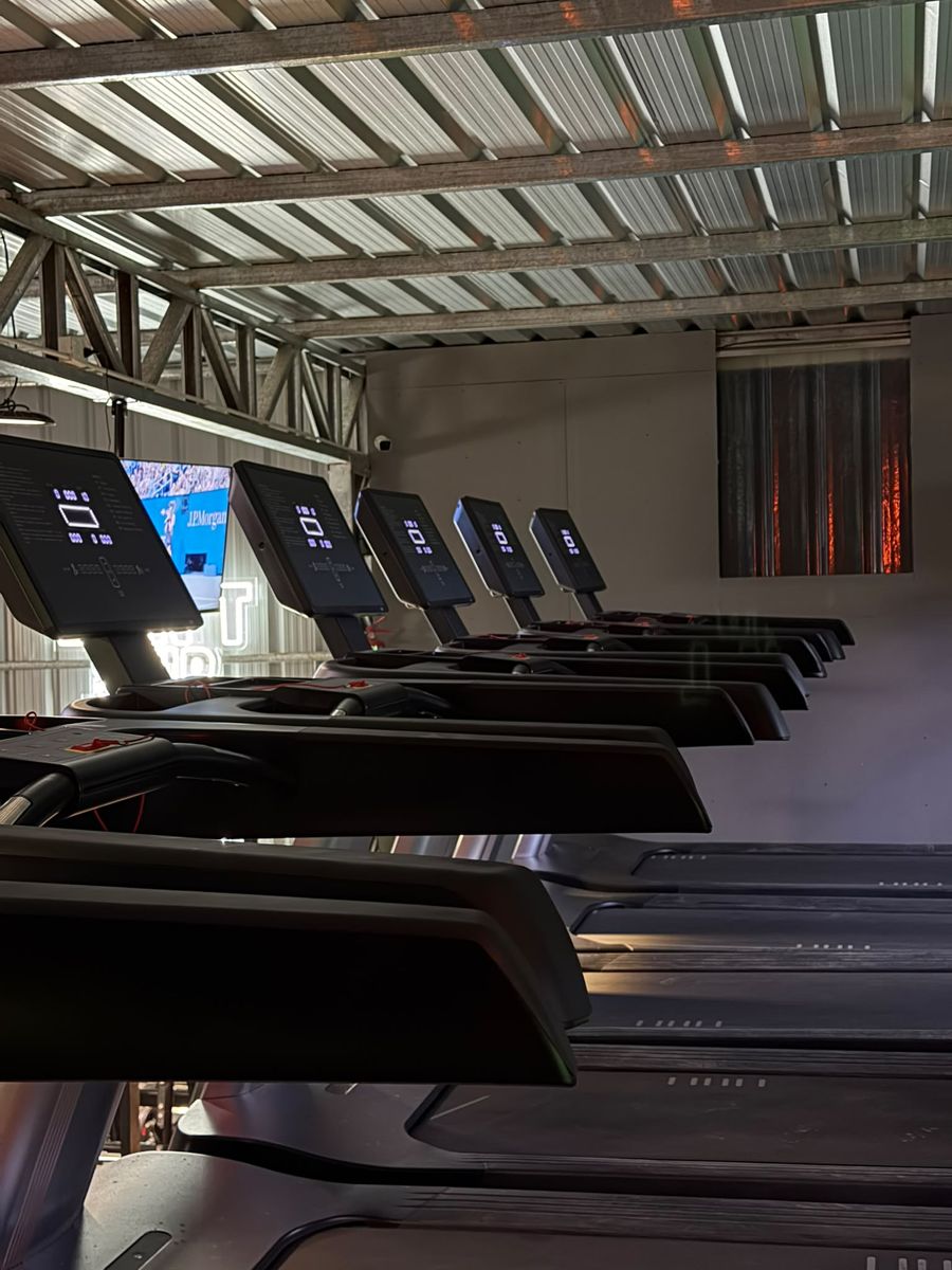 Fila de cintas de correr